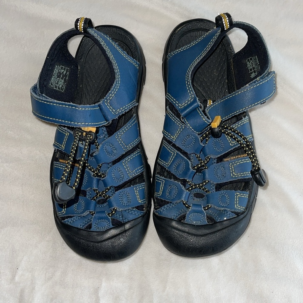 🤍 Boys Keen Sandals - Picture 2 of 5